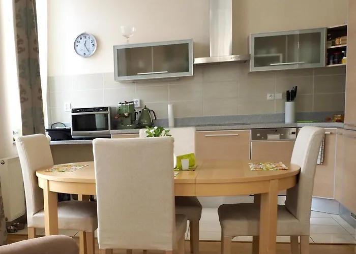 Balconies Above Colonnade Apartmán *